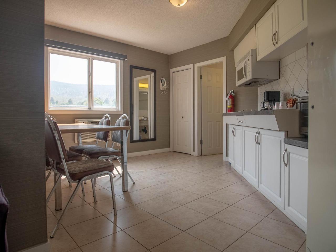 Best Budget Inn & Suites Kamloops Exterior photo