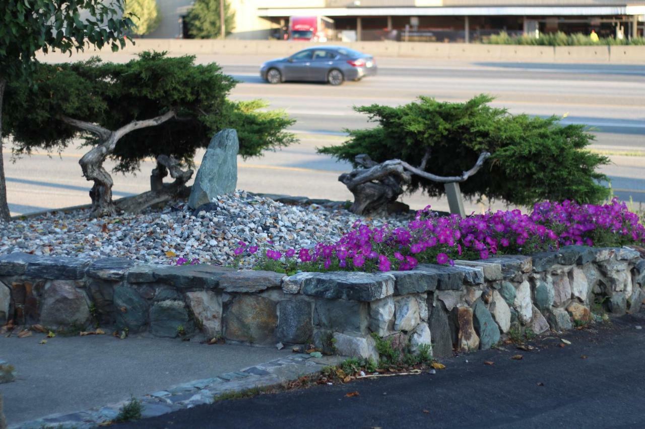 Best Budget Inn & Suites Kamloops Exterior photo